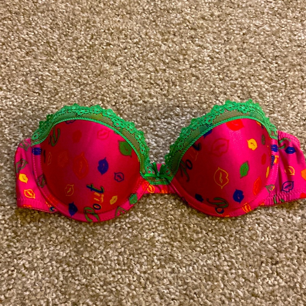 Pout Strapless Bra